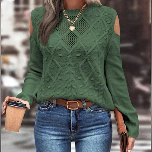 Cozy cold shoulder cable knit sweater top - Picture 4 of 15